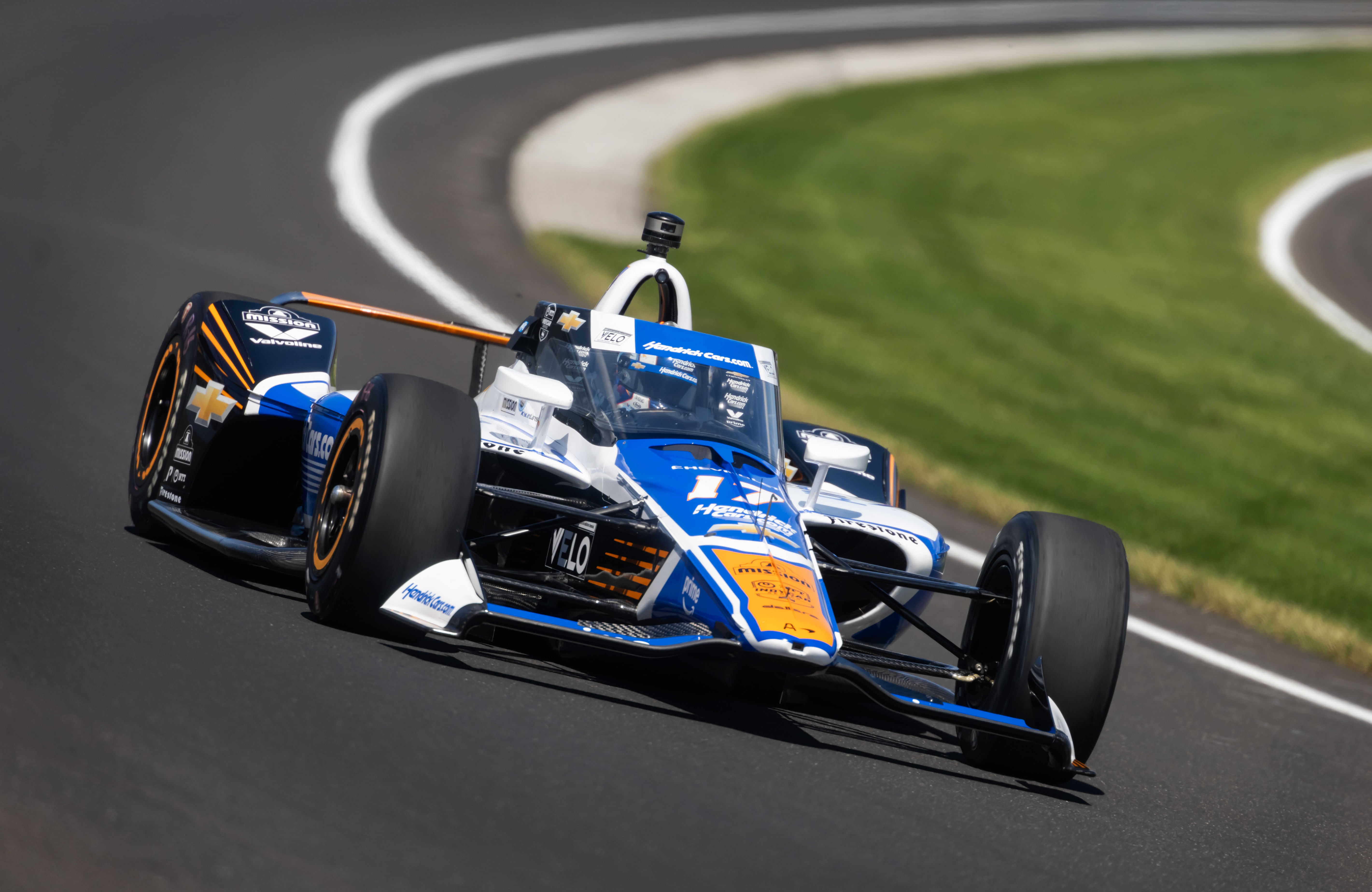 Kyle Larson driving the #17 Arrow McLaren Chevrolet at Indianapolis Motor Speedway - Source: Imagn